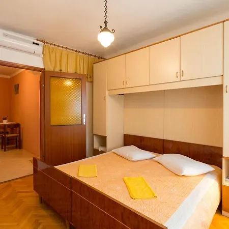 Апартаменты Apartments By The Sea Mali Losinj Вели-Лошинь